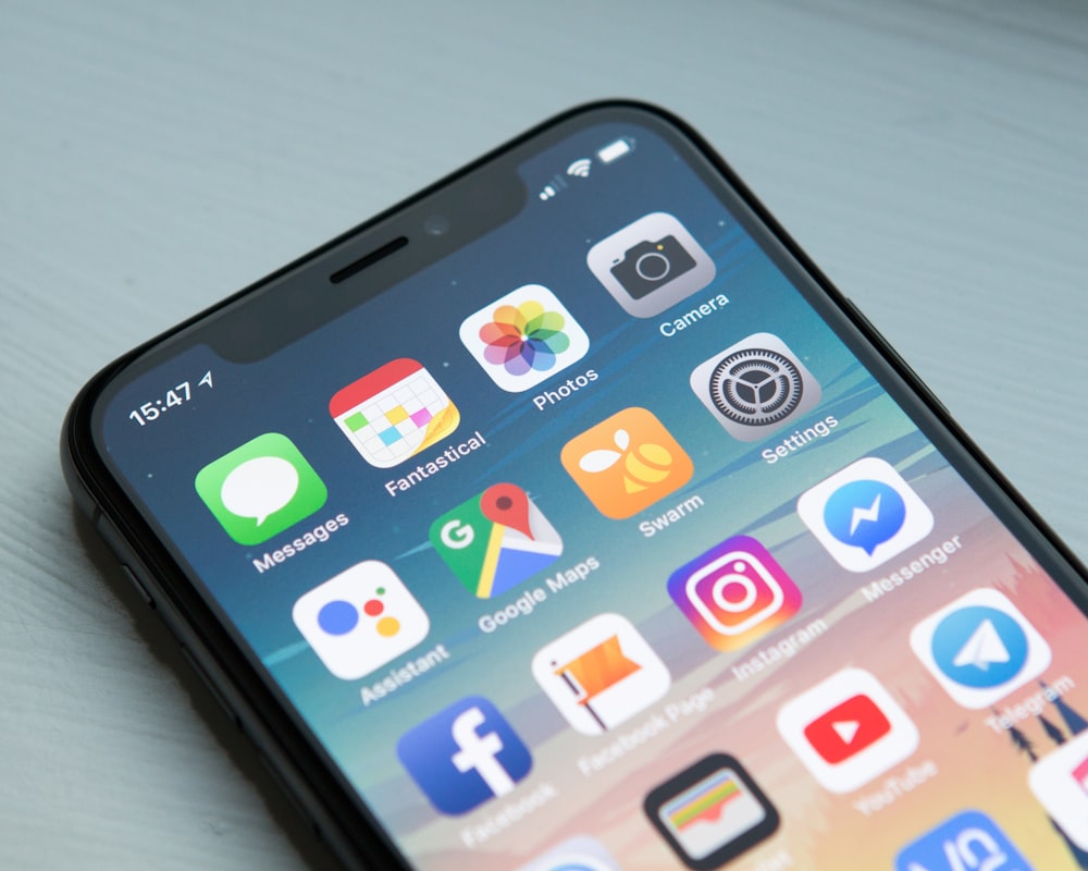 Persona usando una aplicación móvil